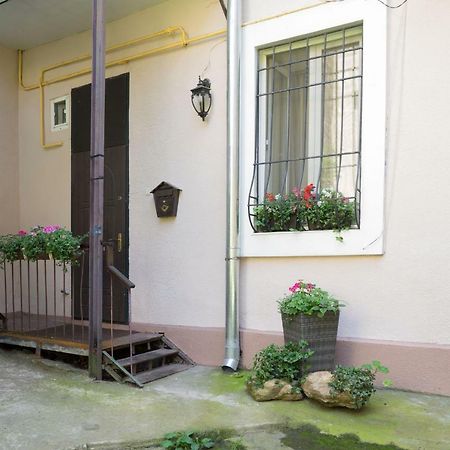 Cozy Apartment On Yevreiska Street Odessa Exterior photo