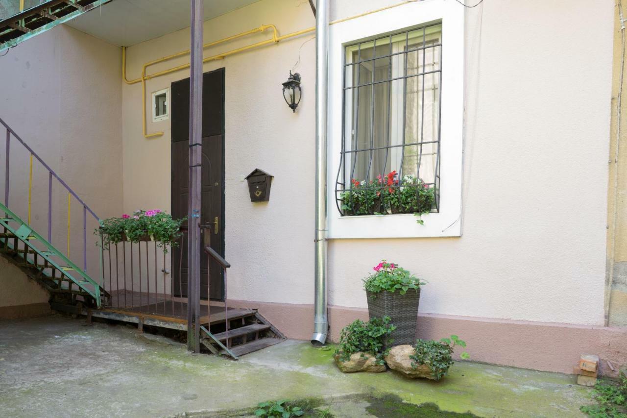 Cozy Apartment On Yevreiska Street Odessa Exterior photo